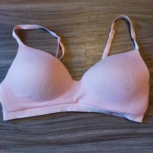 Victoria's secret tshirt lightly lined wireless bra 36c
